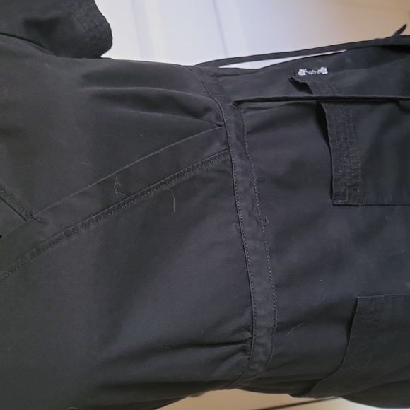 Black Koi Scrub Top - Picture 4 of 8